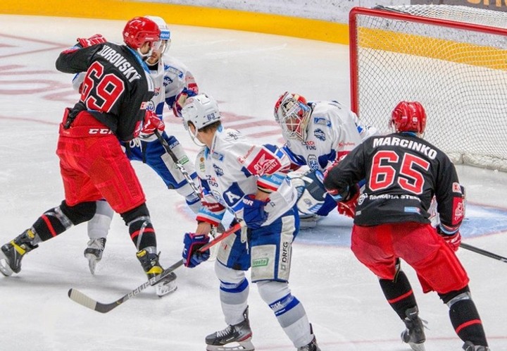 Českí extraligisti nemôžu ani trénovať. Poberú sa zrejme do Poľska